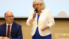 Do Mikrofonu Mówi Renata Bilska, Obok Niej Siedzi Minister Wawrzyk