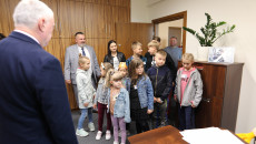 Dzieci W Gabinecie Marszałka