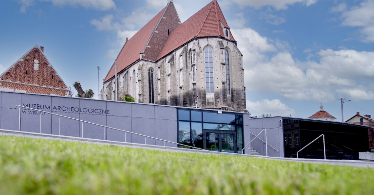 Mnki Wislica Widok Na Bazylikę I Muzeum For. M.stępnik