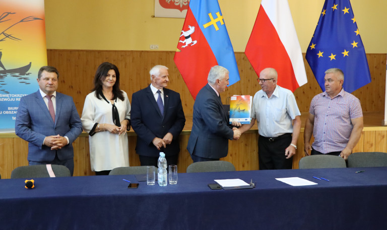 Podpisanej Umowy Gratuluje Andrzej Bętkowski