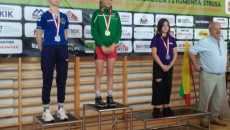 Zawodniczki stoja na podium