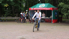 Tomasz Jamka jeździ na rowerze