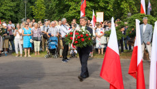 Andrzej Pruś Z Wiązanką Kwiatów