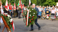 Marszałek Andrzej Bętkowski Składa Kwiaty