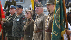 Uczestnicy Marszu Kadrówki W Strojach żołnierzy Wojska Poskiego