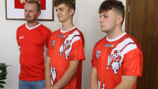 Nowe Stroje I Piłki Dla Klubu Sportowego (2)