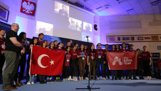 Drużyna Z Turcji Prezentuje Narodową Flagę