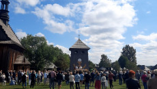 Przed Kosciołem W Tokarni