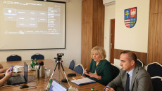 Dyrektor Renata Bilska siedzi obok dyrektora Kisiela