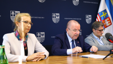 Konferencja Związana Z Naborem Wniosków O Przyznanie Stypendiów Dla Przyszłych Lekarzy (4)