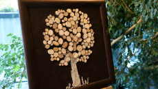Obraz Pokazujący Drzewo Wykonany Z Kawałków Drewna