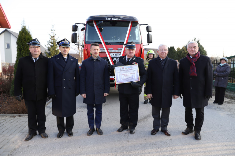 Goście Podczas Uroczystości Przekazania Auta