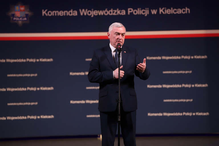 Przemówienie Na Scenie Marszałka Andrzeja Bętkowskiego