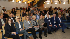 Widok Szeroki Uczestników Spotkania Siedzących Na Sali