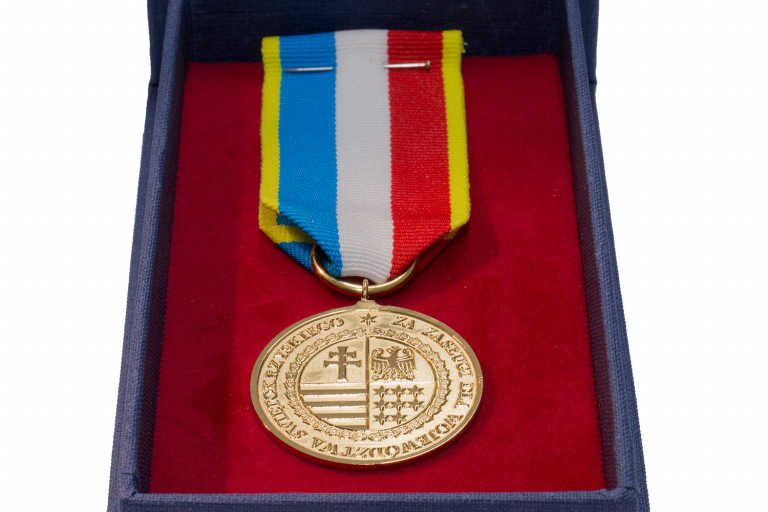 Złoty Medal W Czerwonym Pudełku