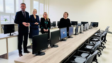 Biurka Ze Stanowiskami Komputerowymi Ogląda Wicemarszałek Renata Janik