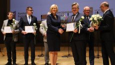 Wręczenie nagrody Dla Przedstawiciela Powiatu Kieleckiego