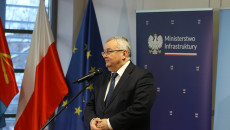 Do mikrofonu przemawia minister infrastruktury Andrzej Adamczyk