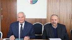 Marek Jońca i Sławomir Neugebaur obradują za stołem