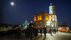 Orkiestra górnicza gra na rynku w Sandomierzu