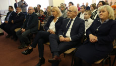 Uczestnicy Spotkania W Wólce Milanowskiej Na Zdjęciu Zbiorowym