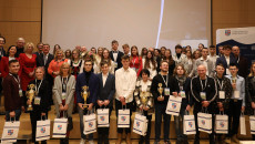 Wszyscy Uczestnicy Konkursu Z Dyplomami I Nagrodami