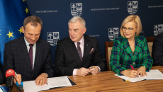 Umowę podpisuje burmistrz Zbigniew Piątek
