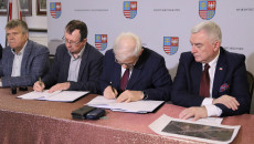Podpisanie Umowy Na Inwestycję W Niemczówce W Chęcinach (2)