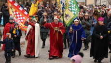 Trzej Królowie W Pochodzie Obok Biskup Marian Florczyk
