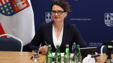 Przewodnicząca Magdalena Zieleń prowadzi obrady