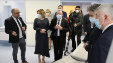 Dyrektor Szpitala Prezentuuje Tomograf W Centrum Wicemarszałek Marek Bogusławski