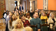 Widok ogólny sali w której siedzą uczestnicy spotkania