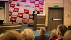Katarzyna Kubicka przemawia stojąc na mównicy