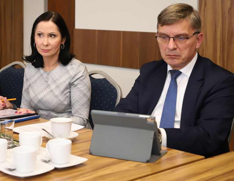Marta Solińska Pela I Andrzej Pruś Podczas Obrad Zdalnych Komisji