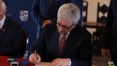 Marek Jońca, Andrzej Bętkowski Oraz Marek Kwitek Wraz Z Beneficjentami (11)