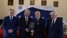 Marek Jońca, Andrzej Bętkowski Oraz Marek Kwitek Wraz Z Beneficjentami (12)