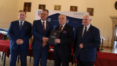 Marek Jońca, Andrzej Bętkowski Oraz Marek Kwitek Wraz Z Beneficjentami (13)