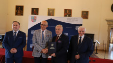 Marek Jońca, Andrzej Bętkowski Oraz Marek Kwitek Wraz Z Beneficjentami (15)