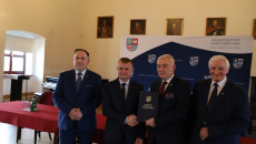 Marek Jońca, Andrzej Bętkowski Oraz Marek Kwitek Wraz Z Beneficjentami (19)