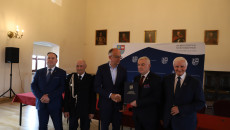 Marek Jońca, Andrzej Bętkowski Oraz Marek Kwitek Wraz Z Beneficjentami (21)