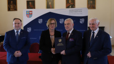 Marek Jońca, Andrzej Bętkowski Oraz Marek Kwitek Wraz Z Beneficjentami (9)