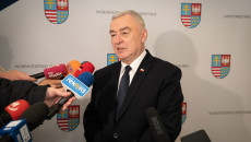 Marszałek Andrzej Bętkowski Udziela Wywiadu Podczas Konferencji Prasowej (1)