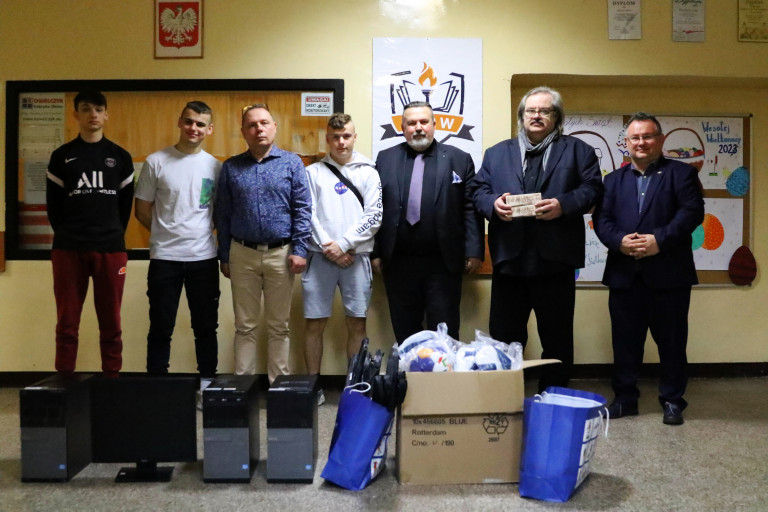 Urząd Marszałkowski Przekazał Skarżyskiej Placówce Sprzęt Komputerowy (6)