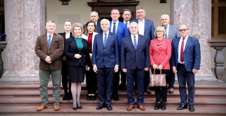 Pamiątkowe Zdjęcie Przed Muzeum Narodowym