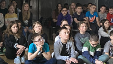 Uczesnicy Projektu Pozują Do Pamiątkowego Zdjęcia (1)