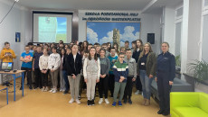 Uczesnicy Projektu Pozują Do Pamiątkowego Zdjęcia (2)