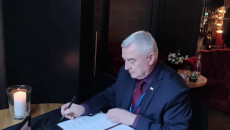 Marszałek podpisuje umowę oraz statut Sieci Regionów Trójmorza
