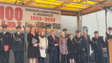 Zaproszeni gości podczas uroczystości 100-lecia Ochotniczej Straży Pożarnej w Jakubowicach