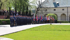 Pododdziały Przed Muzeum Narodowym