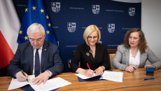 Uroczyste Podpisanie Umów Na Dofinasowanie Zakupu Sprzętu Komputerowego Dla Uczniów Z Ukrainy. (4)